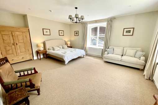 Super-King Extra Large Room